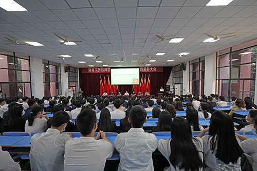 九州网页版举行庆祝建团100周年暨“五四”表彰大会