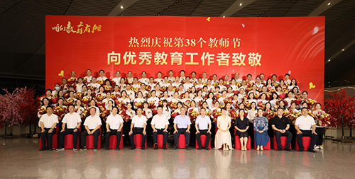 祝贺！九州网页版教师易文斌荣获株洲市师德师风标兵奖