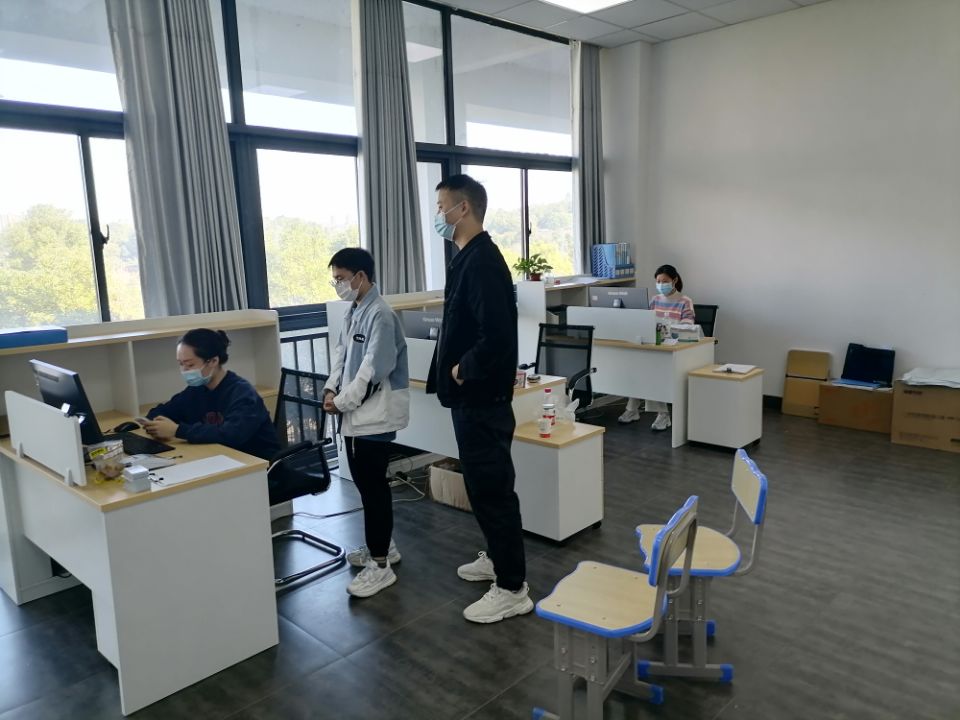 师生心连心 疫情防控我们在行动——九州网页版公共管理系停课不停学