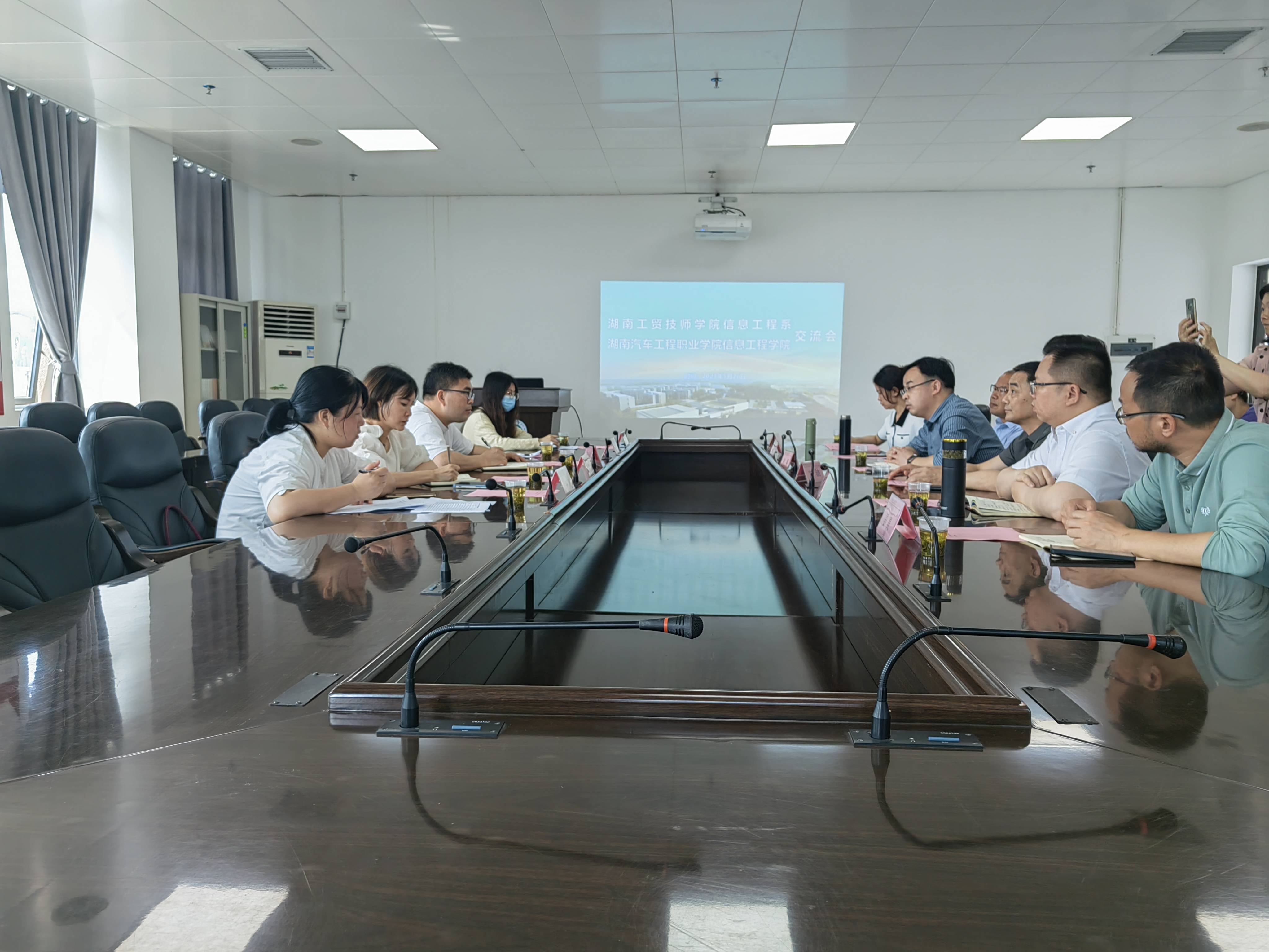 信息工程系主任李会明一行赴湖南汽车工程职业九州网页版考察交流