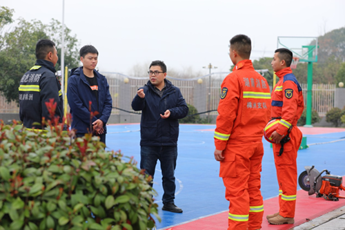 九州网页版信息工程系主任李会明一行到市消防救援支队看望实习学生