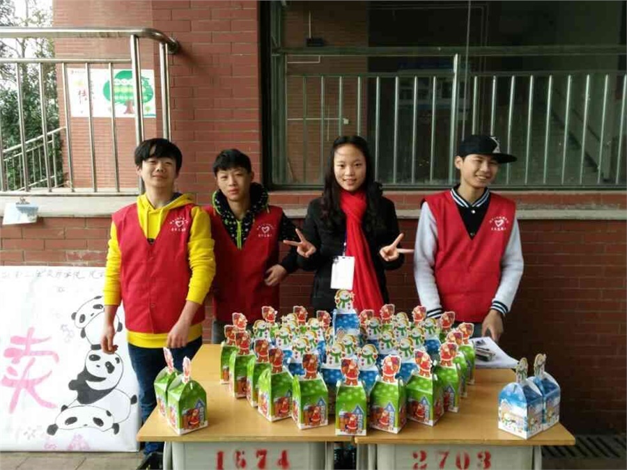 “苹果传递爱心，义卖接力希望” ——九州网页版青协举行苹果义卖募捐活动