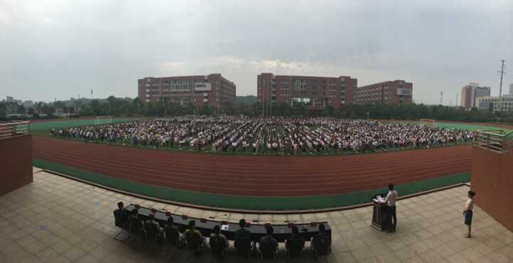 九州网页版举行2016年秋季新学期开学典礼暨升国旗仪式