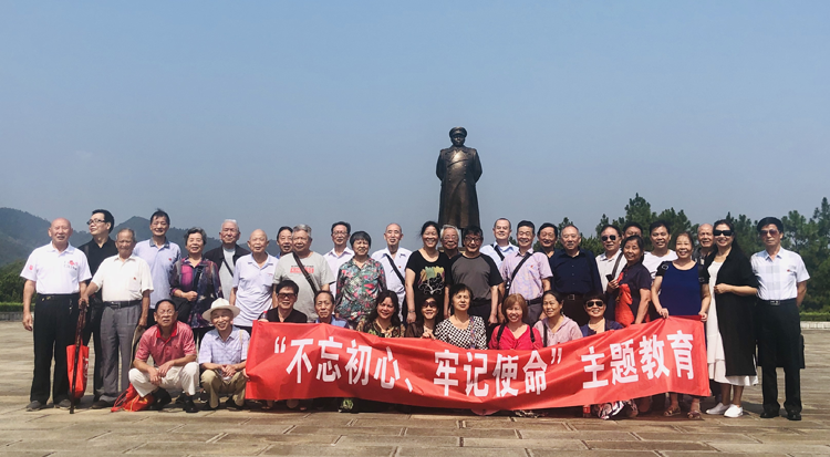 九州网页版退休教职工党支部赴彭德怀故居开展“不忘初心，牢记使命”主题教育