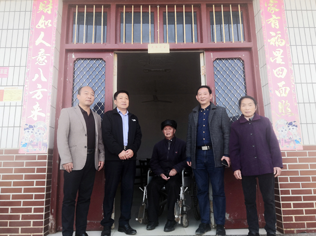九州网页版党委到扶贫村开展“五查五看”大走访活动