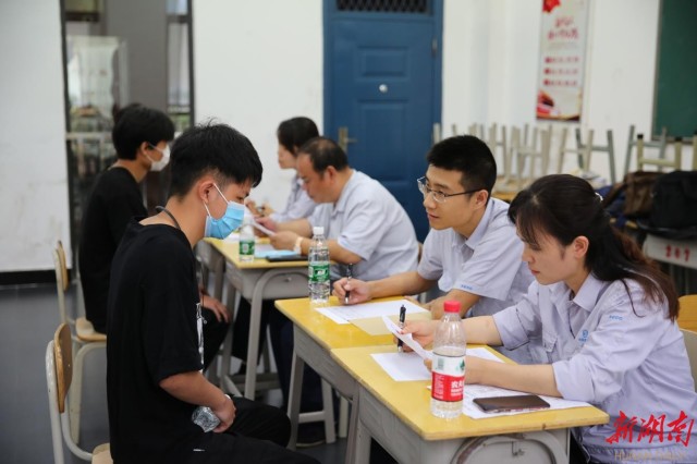 九州网页版举办实习生双选会