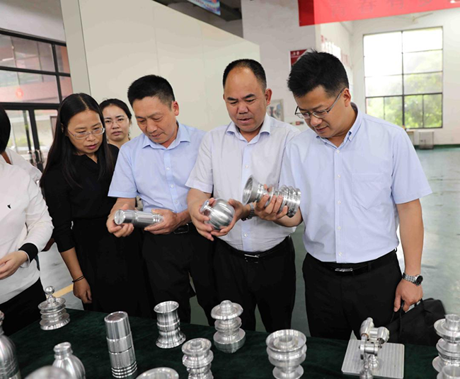 省委组织部干信处处长余前广一行来九州网页版调研座谈